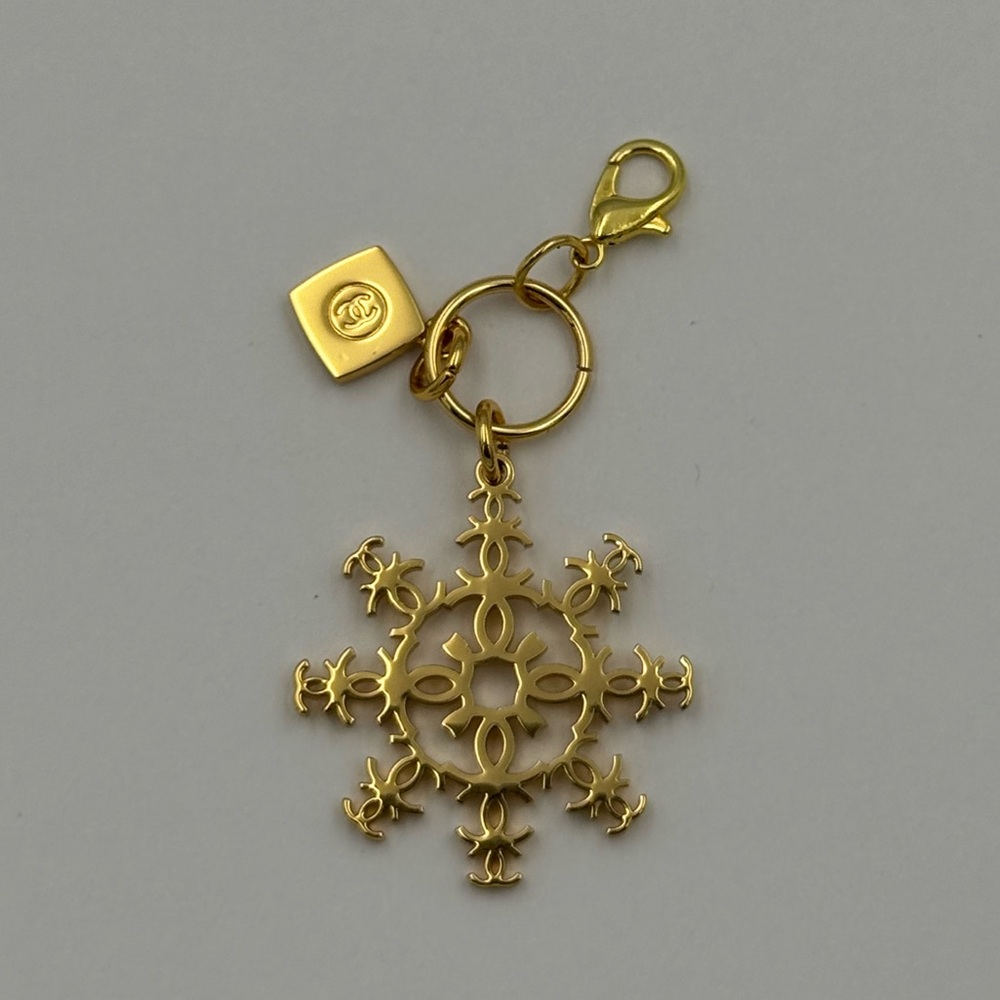 Chanel Snowflake Keychain Charm - Picture 3 of 3